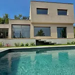 Avec Piscine A Debordement Villa *