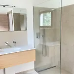 Avec Piscine A Debordement Villa