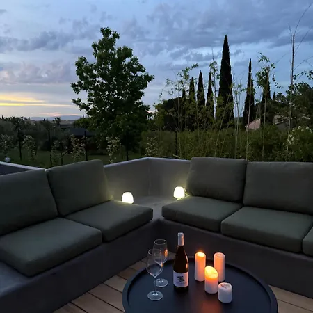 Avec Piscine A Debordement